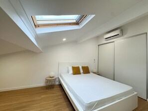 Iron/ironing board, travel cot, free WiFi, bed sheets - Vila Nova House (Ponta Delgada)