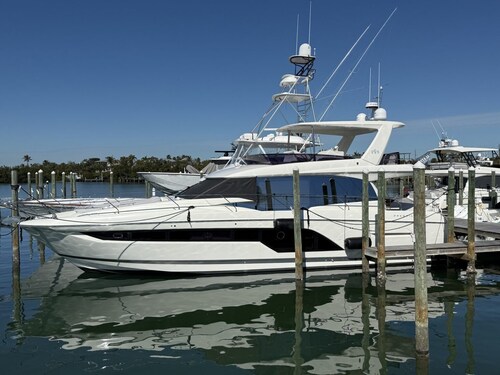 Luxurious 3-bedroom yacht cruising the beautiful Fort Lauderdale waters