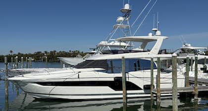 Luxurious 3-bedroom yacht cruising the beautiful Fort Lauderdale waters