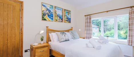 Iron/ironing board, Internet, bed sheets