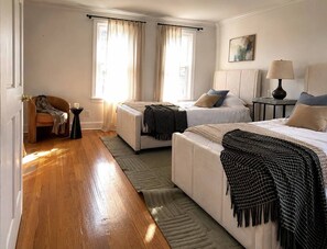 4 slaapkamers, een strijkplank/strijkijzer, wifi, beddengoed