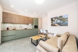 Living area - KARAVOMYLOS STUDIO by ELENI & MEMAS Luxury Apartments (SAMI)