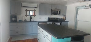 Coffee/tea maker, fridge, microwave, oven - Relaxing Willsboro Waterfront Cottage (Willsboro)