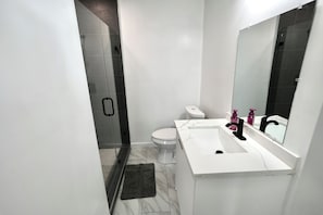 House | Bathroom - Private Pool Near Guitar Hotel & Beach (Hollywood)