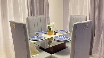 Apartment, 3 Bedrooms, Balcony | Dining room