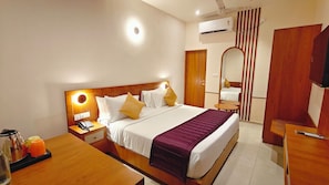 In-room safe, desk, laptop workspace, blackout drapes - Bliss Giriya By Bergamont (Tiruvannamalai)