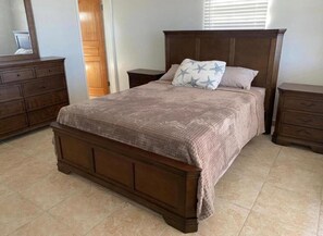 Iron/ironing board, WiFi, bed sheets - Cozy 1-bedroom apartment in beautiful Charlotte Amalie West with AC (Charlotte Amalie West)
