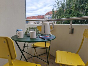 Outdoor dining - The Vintage: A 4-Star Apartment for up to 5 People (Metz)