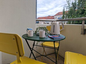 Outdoor dining - The Vintage: A 4-Star Apartment for up to 5 People (Metz)