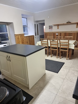 Dining - Lovely 5-bedroom house in Tipperary perfect for family and group getaways (Tipperary)