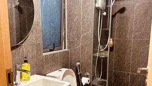 Hair dryer, towels, soap, shampoo - The Colony By Infinitum KLCC (Kuala Lumpur)