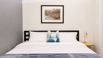 Iron/ironing board, WiFi, bed sheets