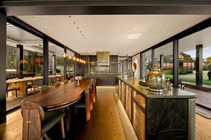 Dining - Wakatipu Heights by Sothebys Luxury Rental Homes (Queenstown)