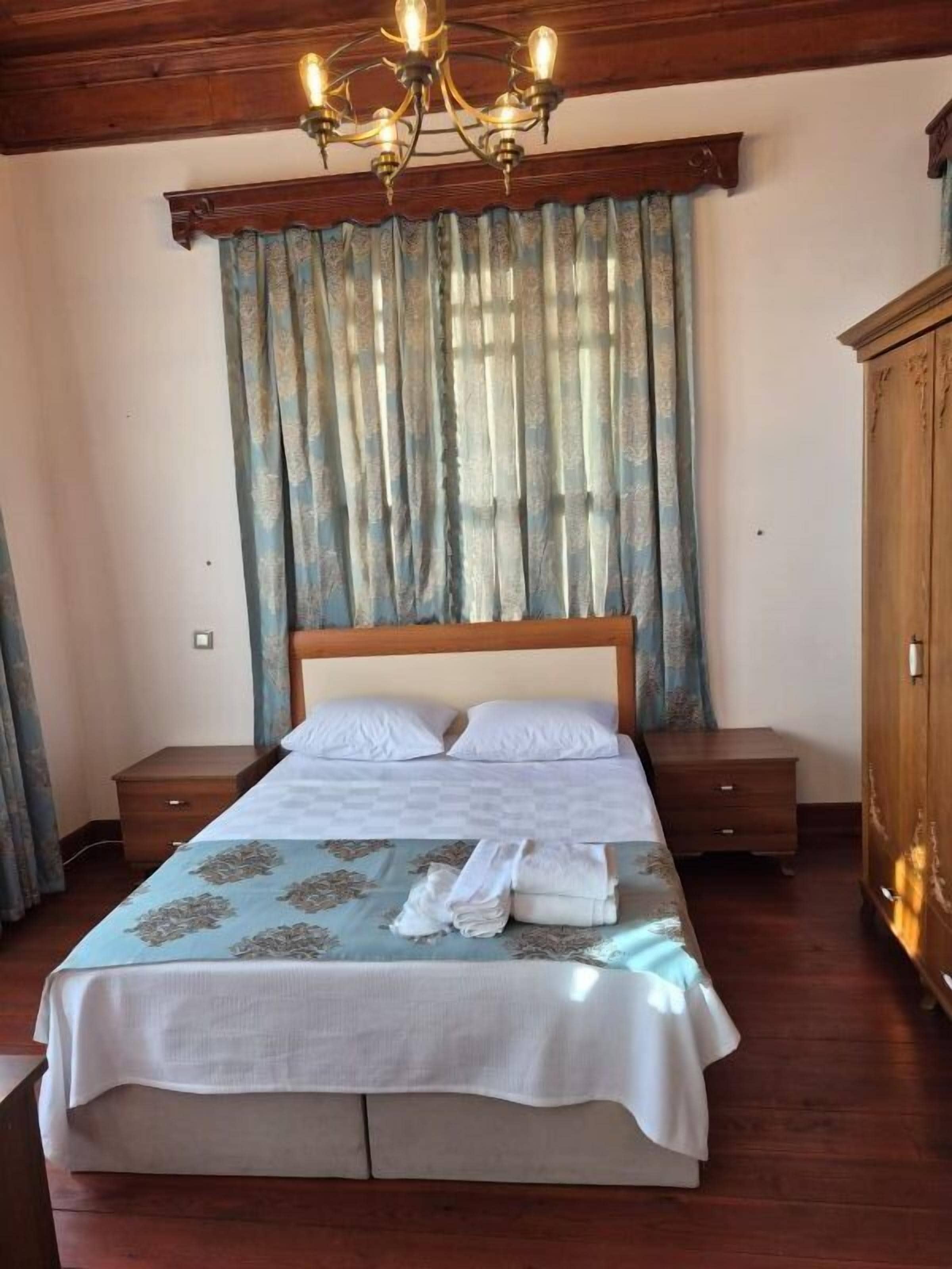 Family Twin Room, Balcony, City View | Minibar, soundproofing, iron/ironing board (on request), WiFi (free)