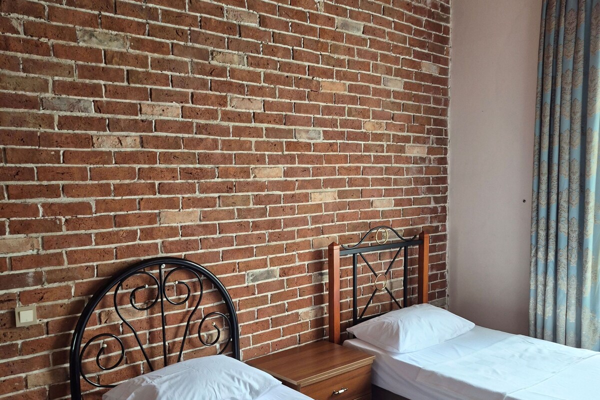 Room, 2 Single Beds, City View