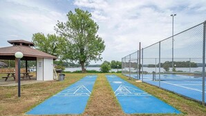 A park with a shuffleboard court, a picnic area, and a fenced tennis court. - Gorgeous 2-bedroom condo with beautiful pool, hot tub, and more in Hot Springs (Hot Springs)