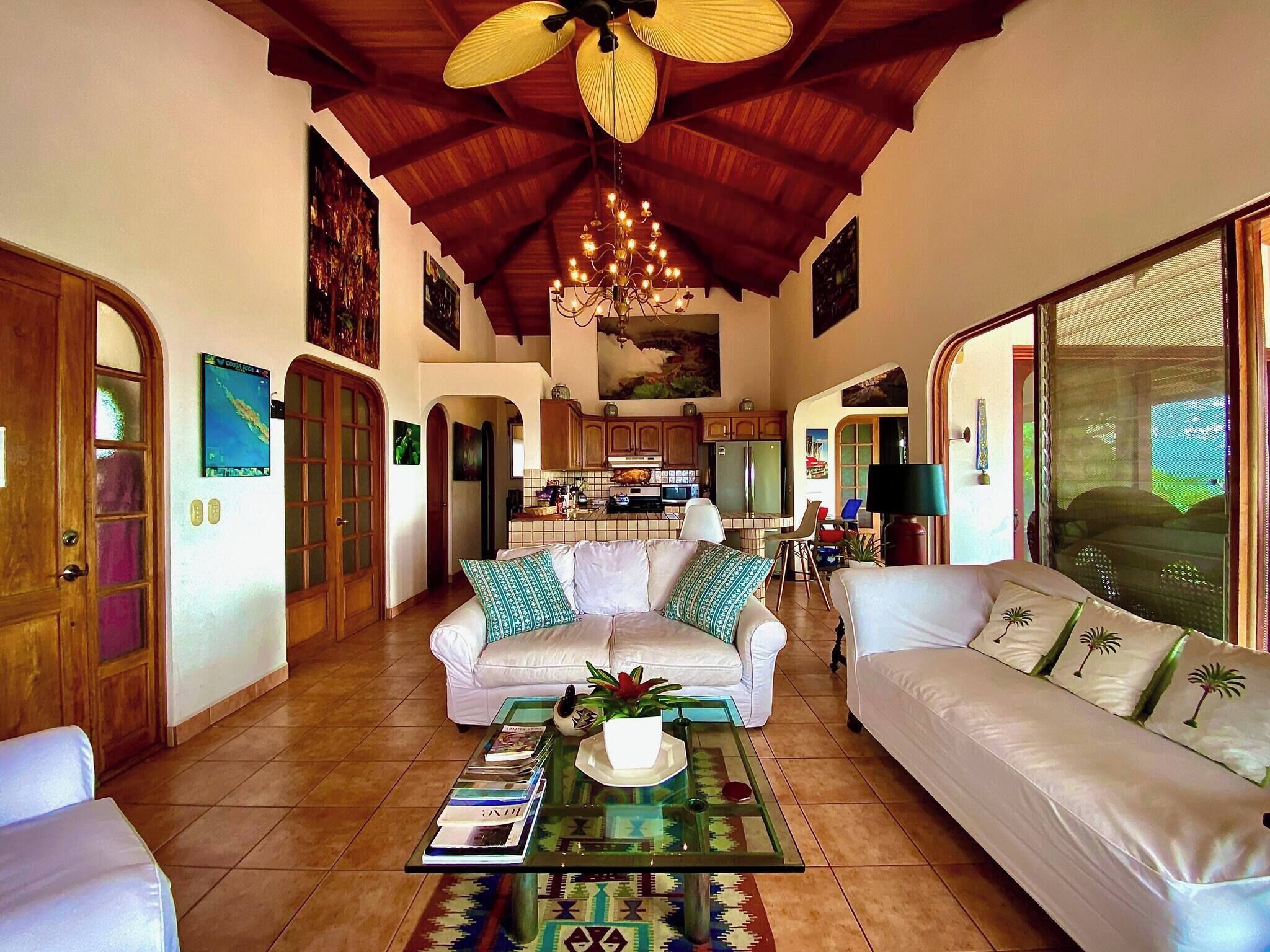Villa, 4 Schlafzimmer, eigener Pool | Wohnbereich | Bücher