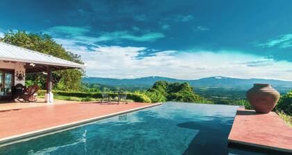 Wonderful Mountain Villa With Private Pool and Valley Views