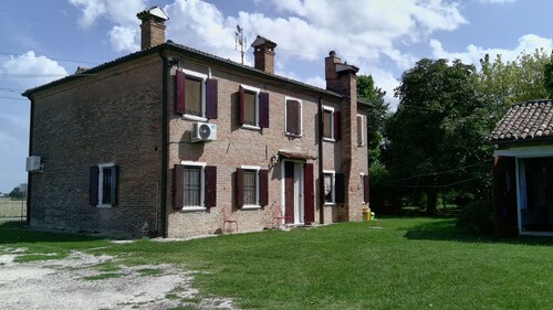 Villa i Cipressi, Riva del Po, FE