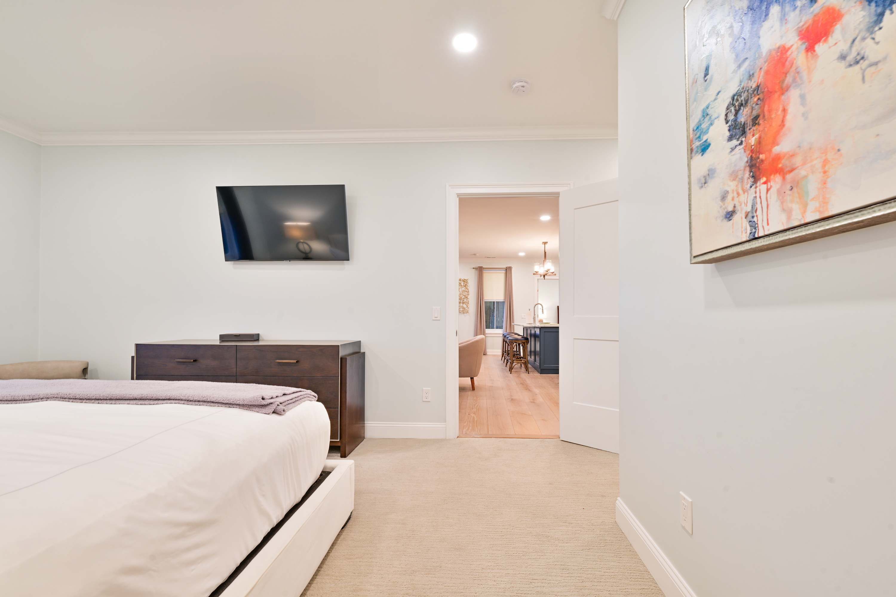 Iron/ironing board, WiFi, bed sheets
