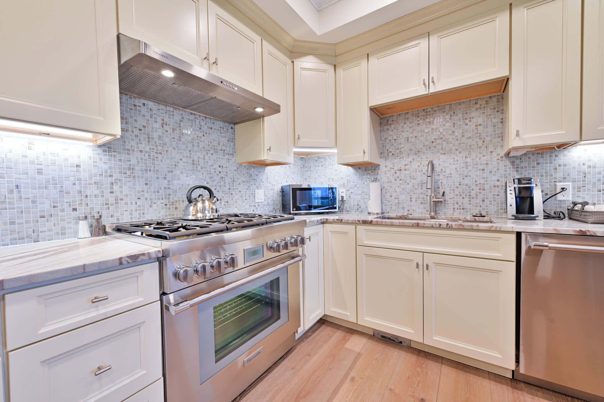Coffee/tea maker, fridge, microwave, oven