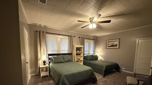 2 chambres, fer et planche à repasser, Wi-Fi, draps fournis