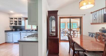 Scenic Apple River Retreat - Spacious 4BR Home - Fishing, Tubing & Kayaking