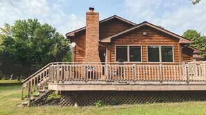 Exterior - Scenic Apple River Retreat - Spacious 4BR Home - Fishing, Tubing & Kayaking (Somerset)