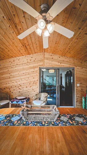 Scenic Apple River Retreat - Spacious 4BR Home - Fishing, Tubing & Kayaking
