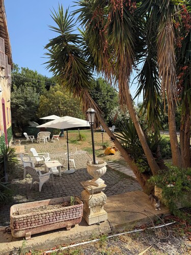 Torvaianica, Zoomarine, Rome: Seaside Apartment with Shared Garden