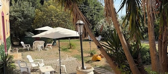 Torvaianica, Zoomarine, Rome: Seaside Apartment with Shared Garden
