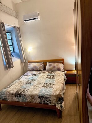 2 bedrooms, iron/ironing board, WiFi, bed sheets - Torvaianica, Zoomarine, Rome: Seaside Apartment with Shared Garden (Lazio)