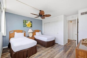 Room - 2 bedroom oceanfront resort condo, AC, view, amenities, walkable area (Napili-Honokowai)