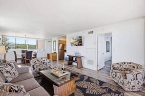 Living area - 2 bedroom oceanfront resort condo, AC, view, amenities, walkable area (Napili-Honokowai)
