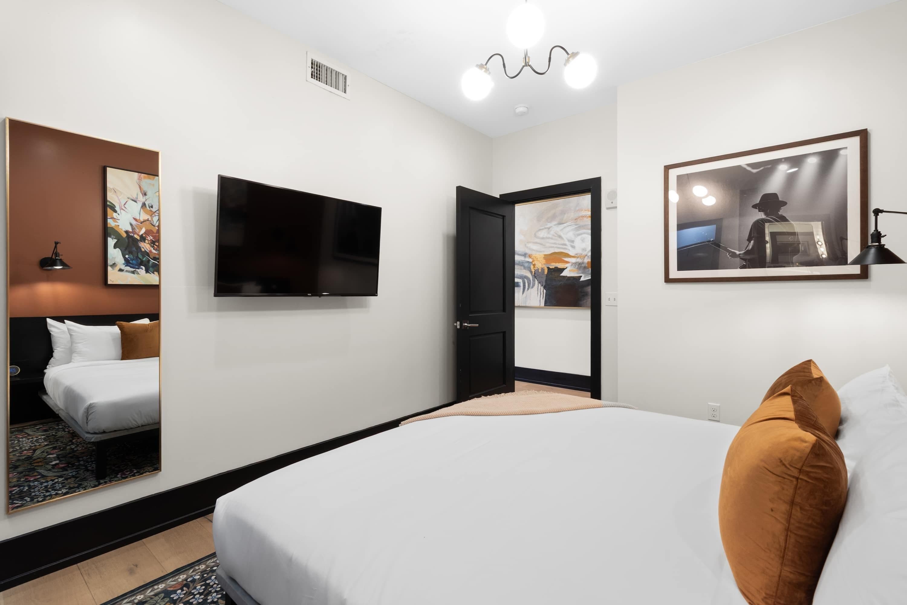 3 bedrooms, travel cot, WiFi, bed sheets