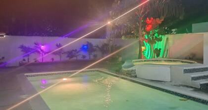 Maison climatisées sur la plage des caraïbe avec piscine et jacuzzi