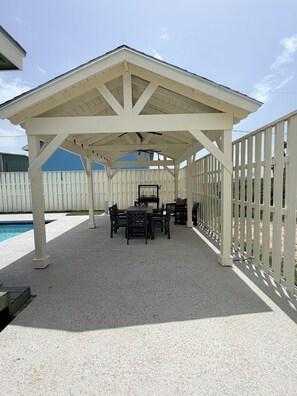 Outdoor dining - Everything You Need After A Day On The Water (Port Mansfield)