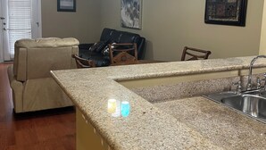 Interior - Cozy 2-bedroom condo with AC in lovely Tuscaloosa (Tuscaloosa)