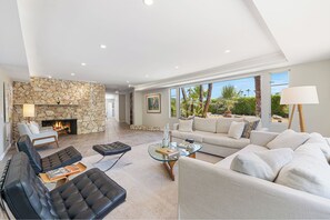 Unclassified image, 3 of 50, button - The Beehive - A true midcentury estate (Palm Springs)