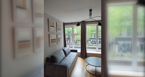 Living area - Beautiful Minimalist 1BD Apartment near Montmartre (Paris)
