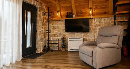 Mountain Whisper Cozy Chalet with Stunning Mountain Views