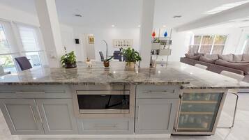 Deluxe House, Private Bathroom, Canal View | Shared kitchen | Highchair, spices, paper towels, kitchen island