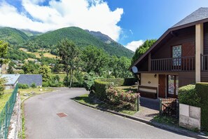 Exterior - Le Cambasque - Jardin - TV (Cauterets)