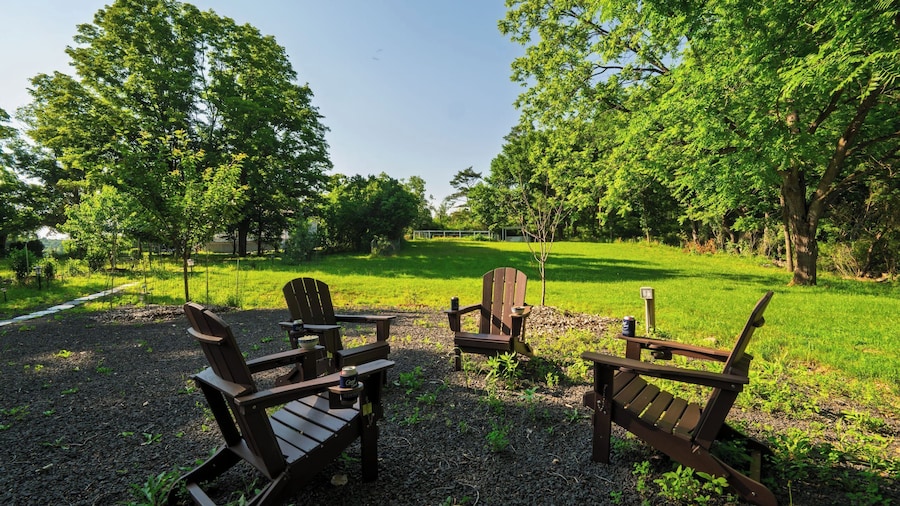 The Nightingale by Avantstay Historic Catskills Retreat Lake Views + Near Hudson Sleeps 18