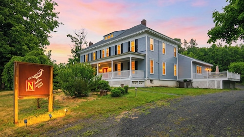 The Nightingale by Avantstay Historic Catskills Retreat Lake Views + Near Hudson Sleeps 18