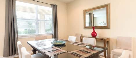 Casa, 6 quartos, piscina particular | Sala de jantar