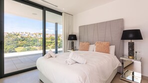 6 bedrooms, iron/ironing board, WiFi, bed sheets