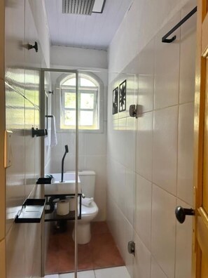 Suite, vistas al jardín | Baño