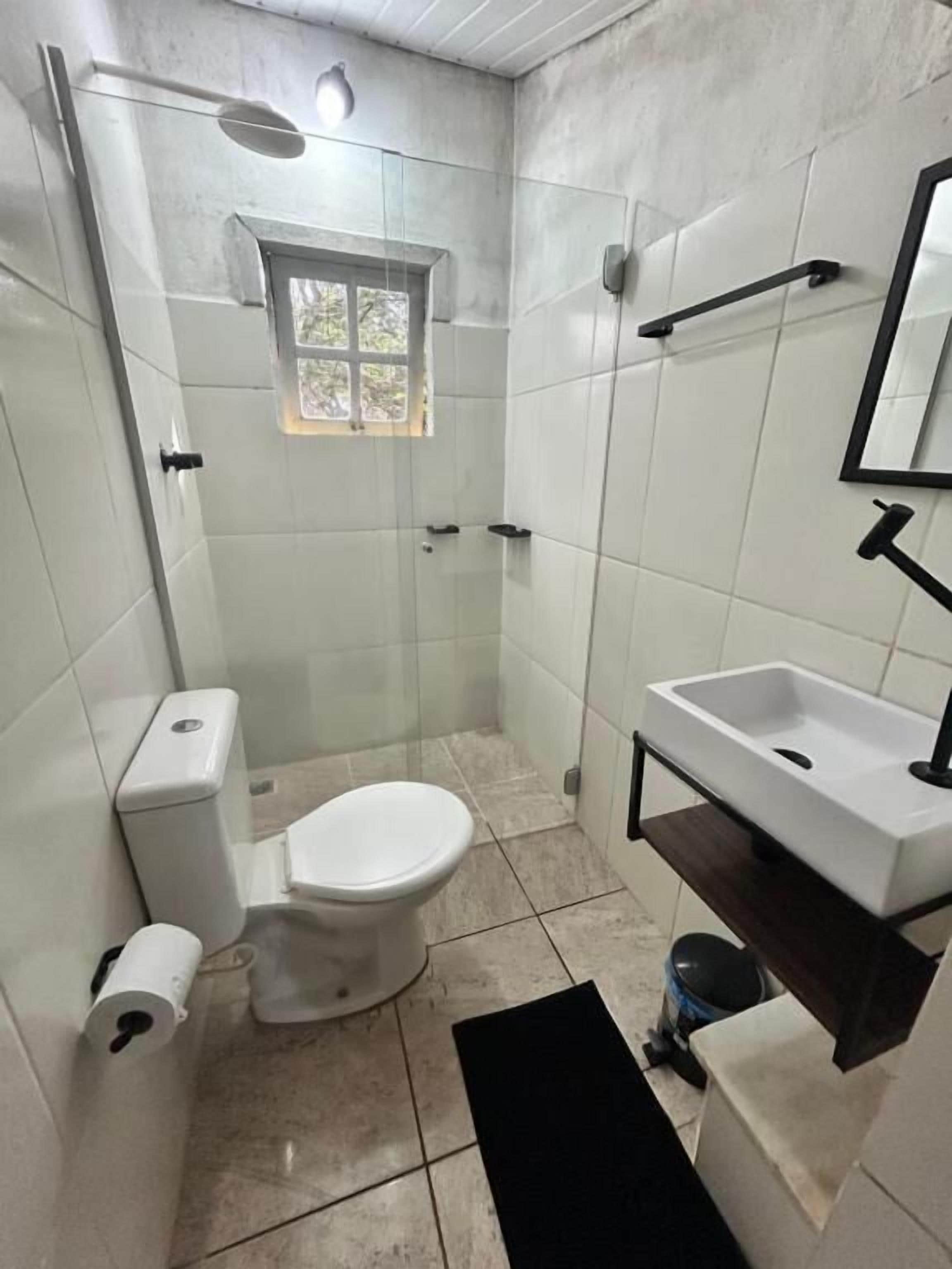 Suite, vista al jardín | Baño