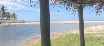 Serene Lake Front Beach Cottage in charming Tela